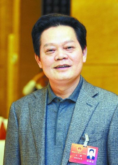 湖南14个市州委书记、市州长展望2013年