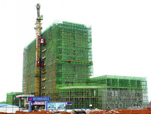 (功能齐备的综合服务中心大楼即将亮相在众人面前（竖戈